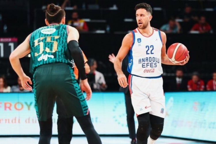 Anadolu Efes, Fenerbah&ccedil;e'yi deplasmanda devirdi