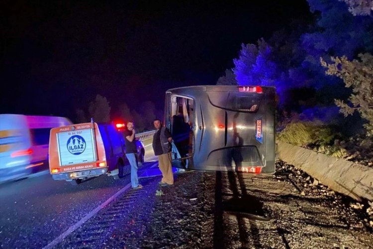 &Ccedil;ankırı'da otob&uuml;s şarampole devrildi! 9 yaralı