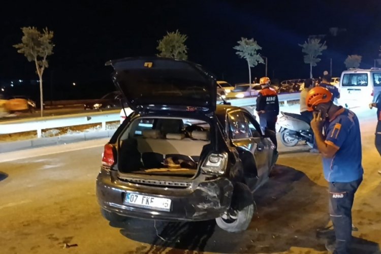 Adıyaman'da iki otomobil &ccedil;arpıştı: 4 yaralı