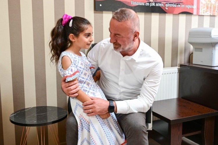 Bursa'da Başkan Karabatı, minik Zehra'nın hayalini ger&ccedil;ekleştirdi