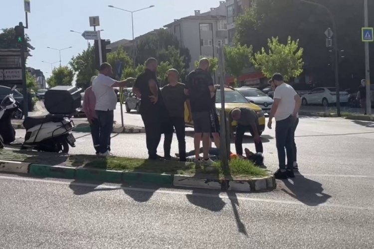 Bursa'da ticari taksi motosiklete &ccedil;arptı