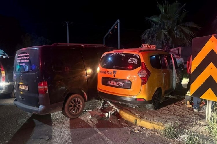 Manisa'da taksi ile minib&uuml;s&uuml;n &ccedil;arpıştığı kazada 3 yaşındaki Eyl&uuml;l &ouml;ld&uuml;
