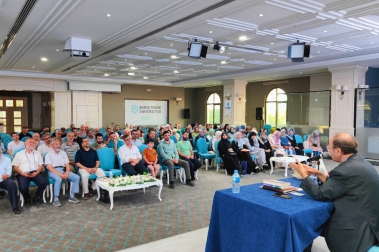 Bursa'da Yazar Yusuf Kaplan, "Eğitim Değişim Okumaları Muallim Kitap Meclisi"ne konuk oldu