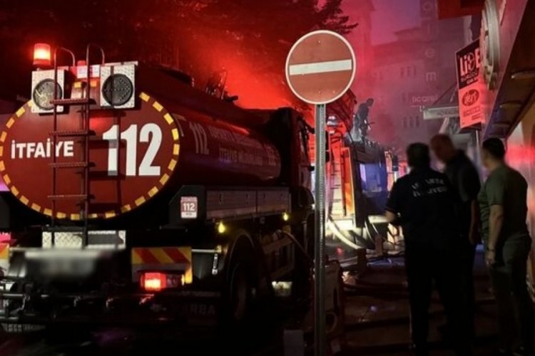 Isparta'da gece kul&uuml;b&uuml;nde yangın &ccedil;ıktı