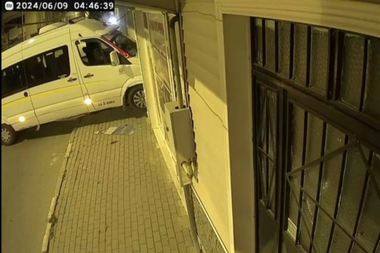Bursa'da şof&ouml;r d&uuml;kkana b&ouml;yle daldı, kendine gelince yoluna devam etti