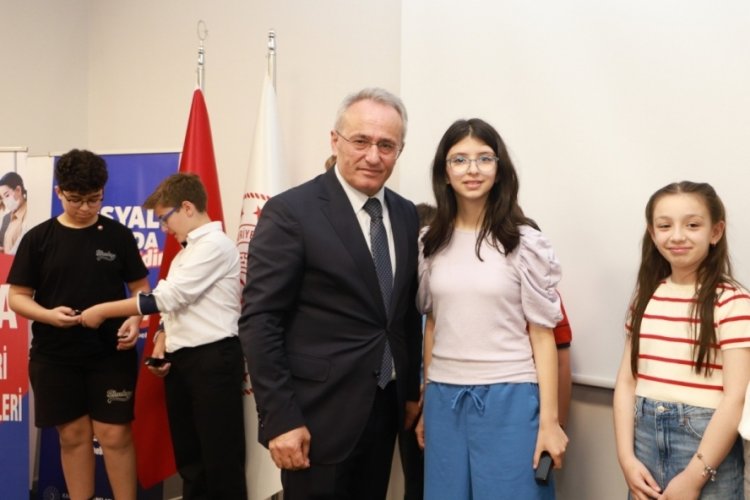 Bursa'da T&Uuml;BİTAK projelerinde T&uuml;rkiye derecesi elde eden &ouml;ğrenciler &ouml;d&uuml;llendirildi