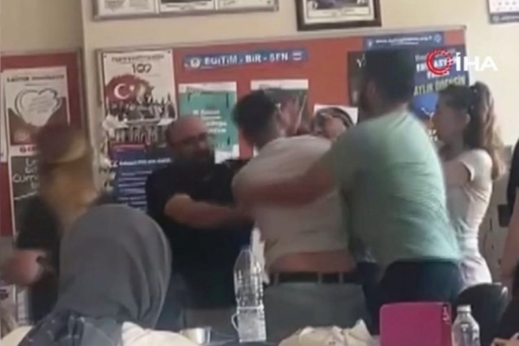 İstanbul'da kardeşi sınıfta kalan abiden, &ouml;ğretmene yumruklu saldırı