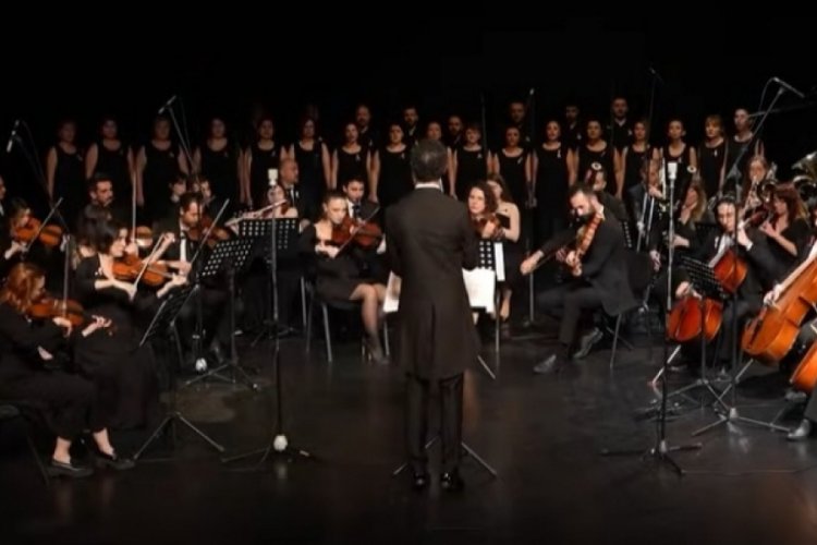 Nebil &Ouml;zgent&uuml;rk ve AKD Bursa Korosu'ndan anlatımlı Mahzuni Şerif konseri