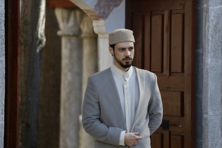 Mert Yazıcıoğlu'ndan Yonca Evcimik'e 'aşk' yanıtı