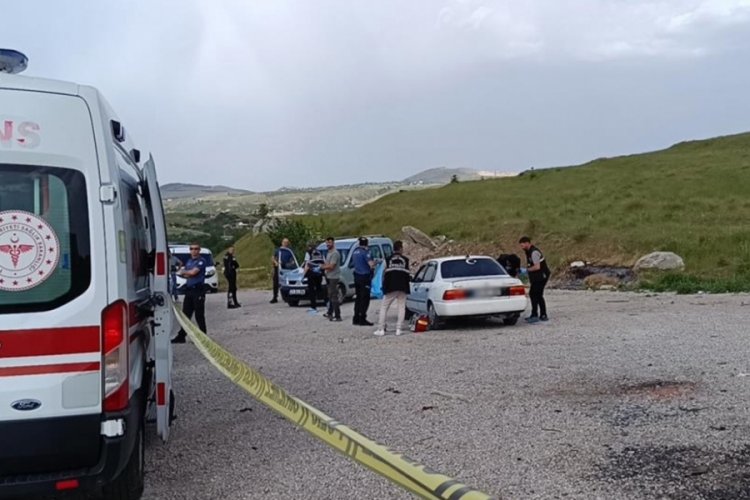 Kan donduran manzara: Aracın i&ccedil;inde korkun&ccedil; halde &ouml;l&uuml; bulundu