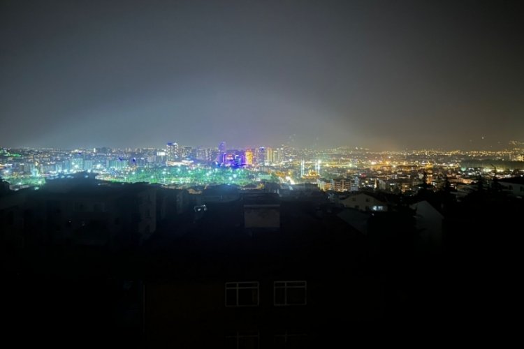 Bursa karanlığa g&ouml;m&uuml;ld&uuml;! Saatlerdir elektrik yok