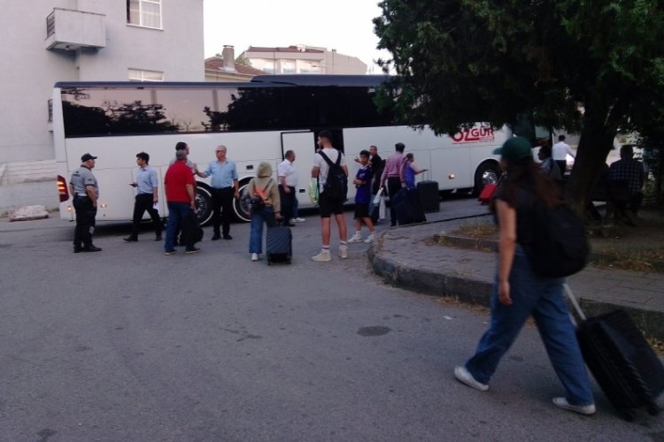 Halkalı-Edirne treni durdu, y&uuml;zlerce yolcu istasyonda kaldı