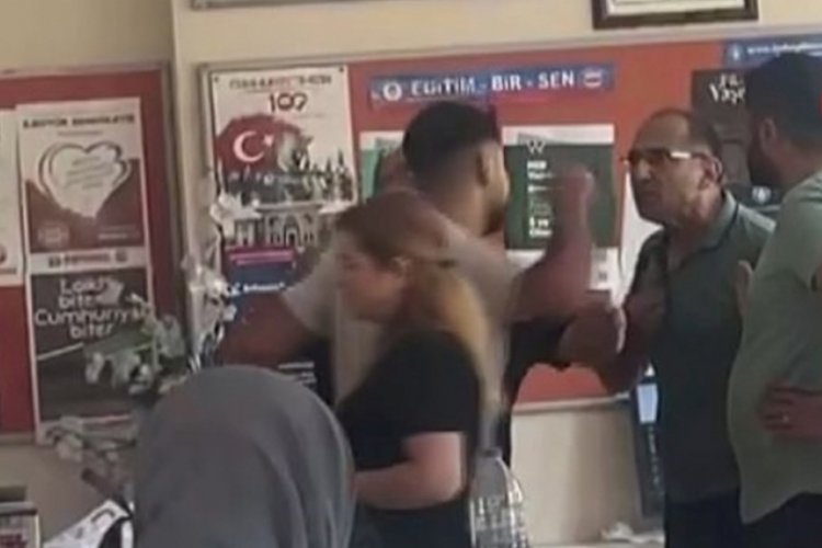 İstanbul'da kardeşi sınıfta kalan abiden, &ouml;ğretmene yumruklu saldırı: Tutuklandı