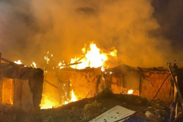 Edirne'de metruk evde &ccedil;ıkan yangın korkuttu