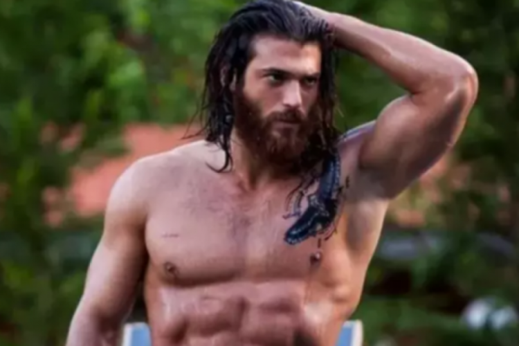 Can Yaman sosyal medya hesabını sildi! Sebebi ise...
