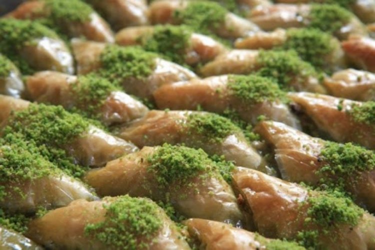 &Ouml;zhan Market bayramlık tatlılarıyla Kurban Bayramına hazır