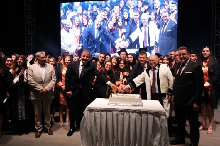 Mudanya &Uuml;niversitesinde ilk mezuniyet gururu