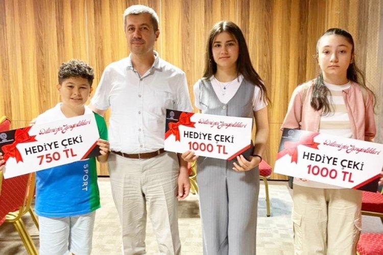 'Dilimizin Zenginlikleri Projesi' &ccedil;er&ccedil;evesinde 4 &ouml;ğrenci Bursa genelinde başarı kazanarak dereceye girdi