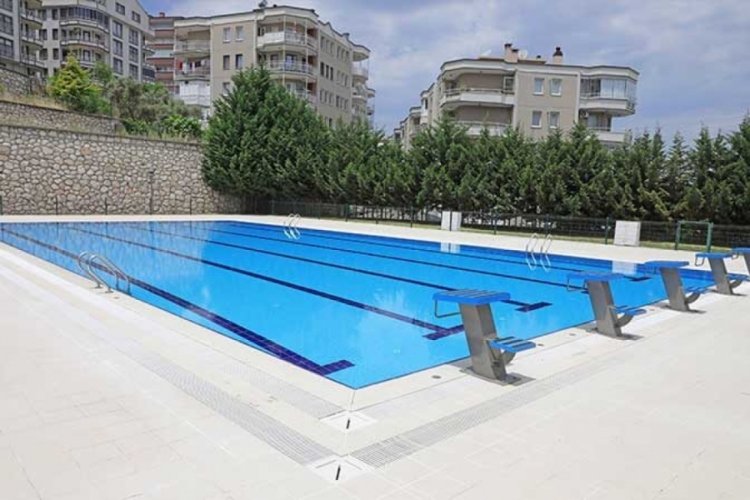 Mudanya Belediyesi y&uuml;zme havuzunda yaz sezonu başlıyor