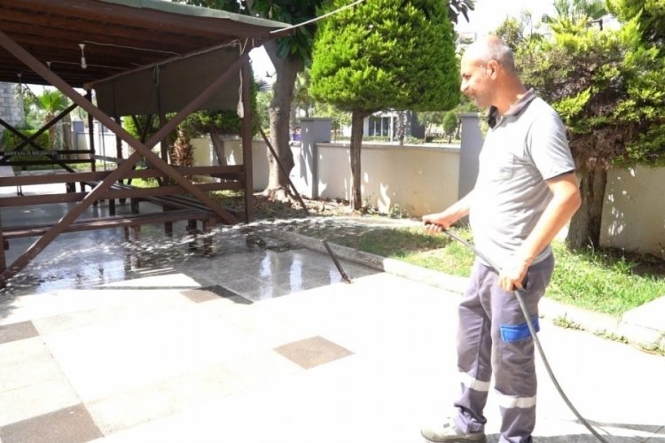 Antalya'da Kurban Bayramı i&ccedil;in camiler temizlendi