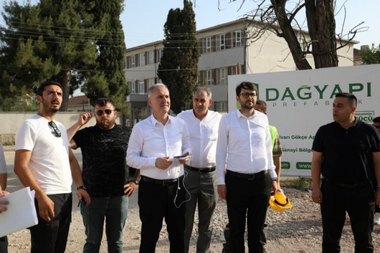 Bursa'da Akhisar Spor Salonunda yapım &ccedil;alışmaları s&uuml;r&uuml;yor