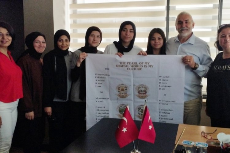 BİST E-Twinning Projesi kapsamında Minteks'e projelerini sundular