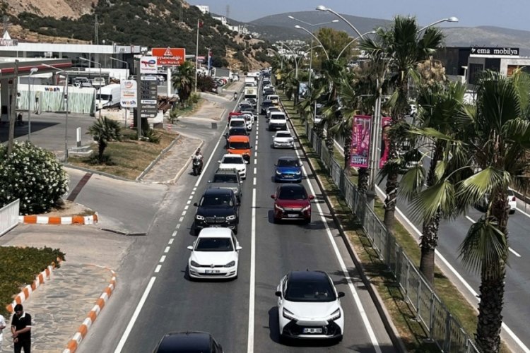 Bodrum'a 1 g&uuml;n i&ccedil;inde 20 bin ara&ccedil; giriş yaptı