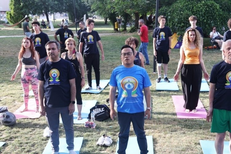Bursa'da Yoga G&uuml;n&uuml;'n&uuml; birlikte kutladılar
