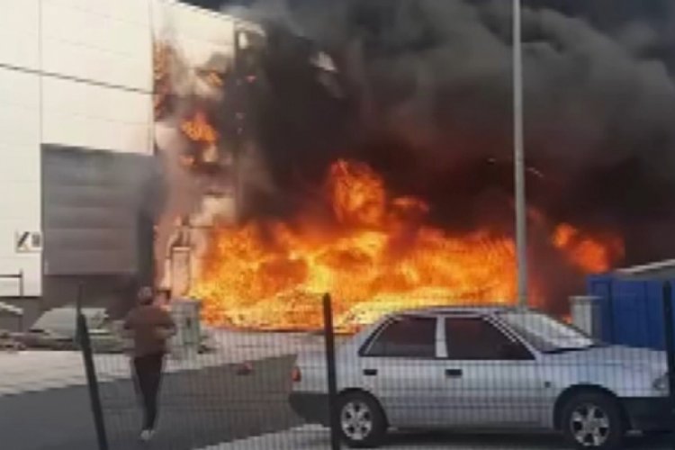 Konya'da s&uuml;nger &uuml;retimi yapan işyerinde yangın
