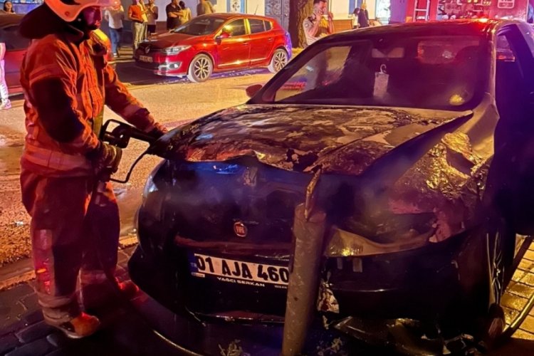Bursa'da aniden &ccedil;alışıp seyir haline ge&ccedil;en ara&ccedil; alev alev yandı