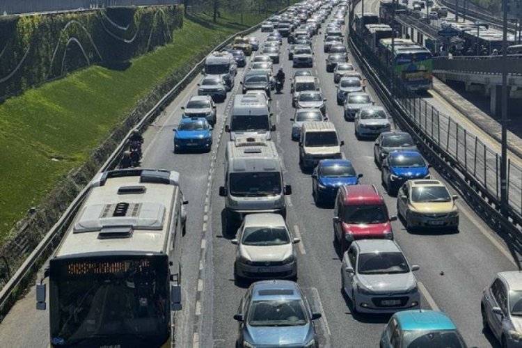 Bayramda yola &ccedil;ıkacaklara uyarılar: Yoldayken yola bakacaksın!