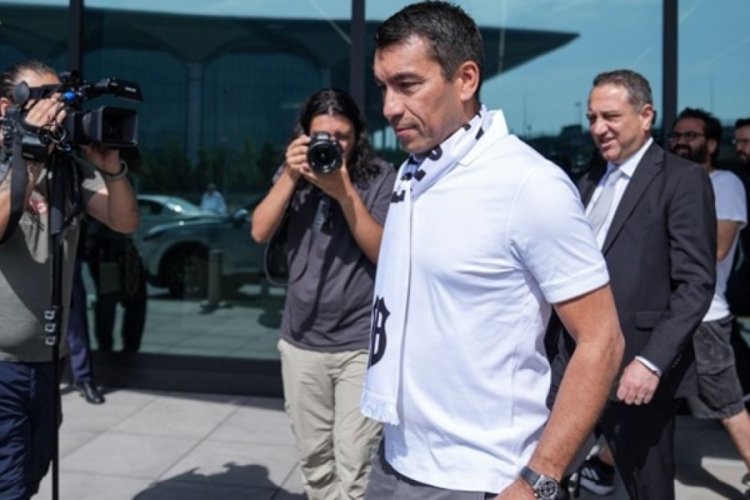 Beşiktaş'ın yeni hocası Bronckhorst İstanbul'da