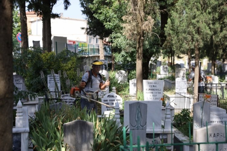 Bursa'da 17 il&ccedil;ede mezarlıklar bayram ziyaretlerine hazır