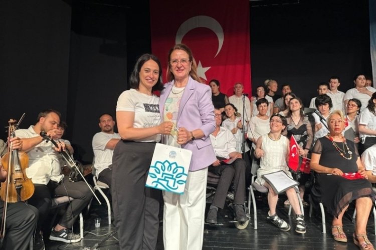 Bursa Nil&uuml;fer'de Bizim Ev katılımcılarından muhteşem konser