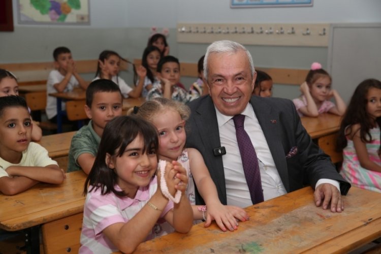 Miniklerin karneleri Başkan Şadi &Ouml;zdemir'den