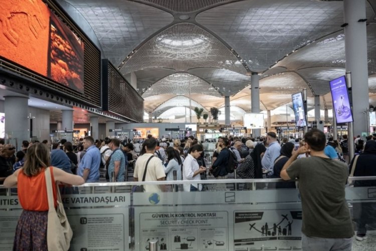 İstanbul'daki havalimanlarında tatil yoğunluğu