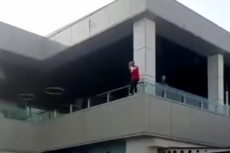 Bursa'da AVM'de intihar girişimi!