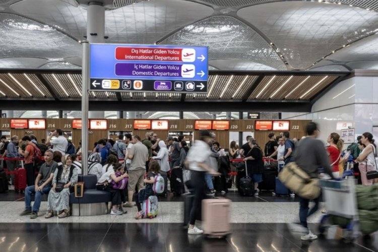 İstanbul'daki havalimanlarında tatil yoğunluğu