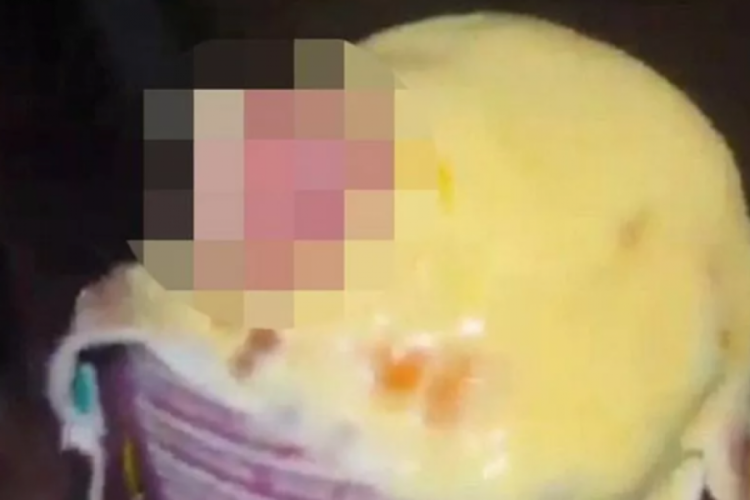Dondurmasının i&ccedil;inden kesik insan parmağı &ccedil;ıktı: Dilime garip bir tat geldi