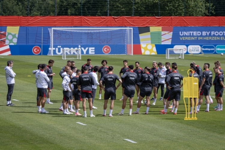 Sel&ccedil;uk Şahin: Hedefimiz gruptan birinci olarak &ccedil;ıkmak