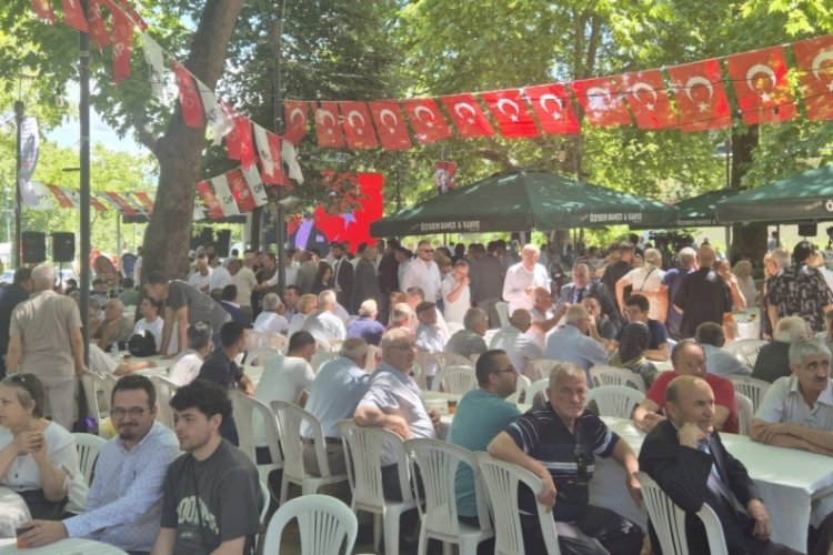 CHP Bursa &Ouml;rg&uuml;t&uuml;'nden bayram programı