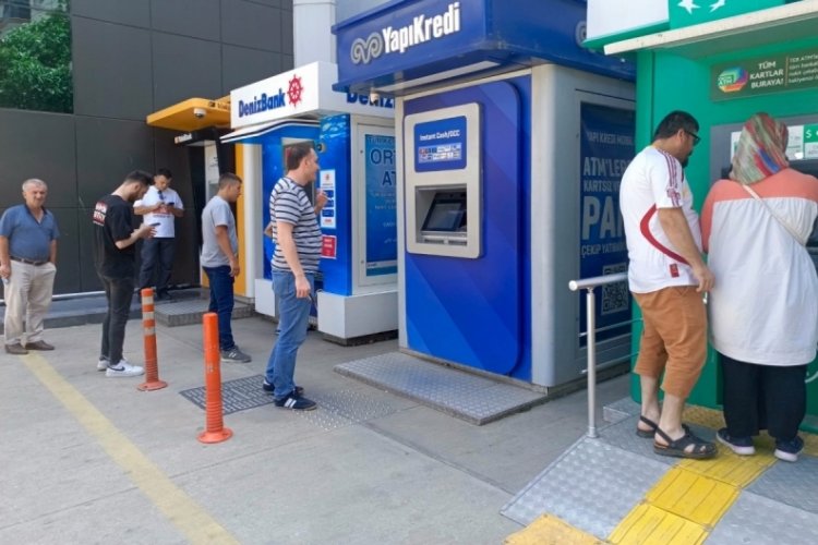 Bursa'da arefe g&uuml;n&uuml; ATM'lerde nakit para krizi!