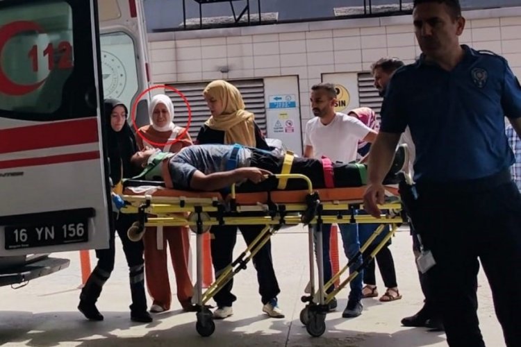 Bursa'da otomobil le motosiklet &ccedil;arpıştı!