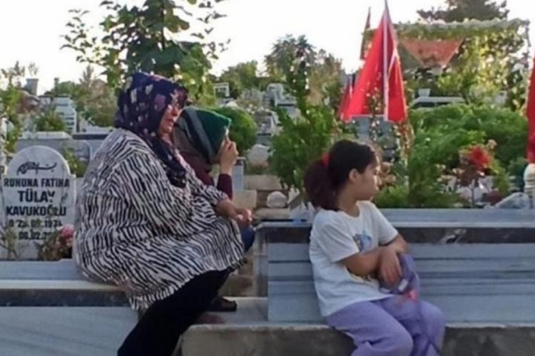 Hatay'da mezarlıklarda h&uuml;z&uuml;nl&uuml; bayram arifesi!