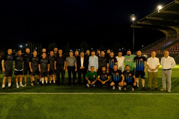 Bursa'da &ouml;ğretmenler spor m&uuml;sabakalarında kıyasıya yarıştı