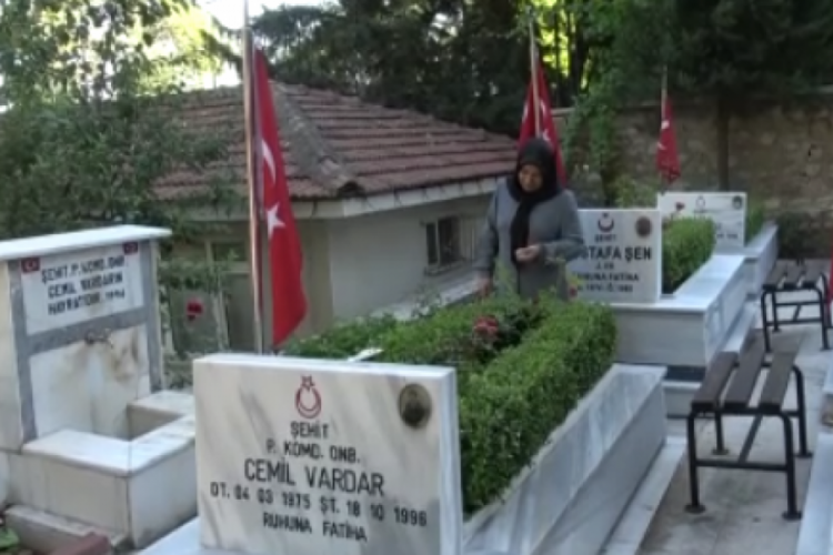 Bursa'da şehit ailelerin bayramı buruk ge&ccedil;ti
