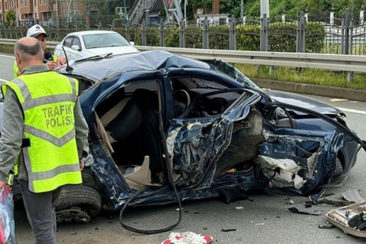 Feci kazada anne ve 2 &ccedil;ocuğu hayatını kaybetti, baba ve oğlu yaralandı