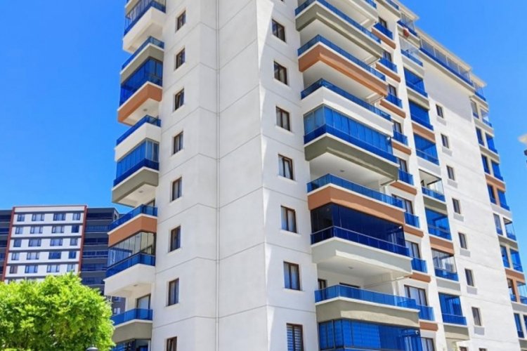 Ev temizliği yaparken canından oldu! 7'nci kattan yere d&uuml;şt&uuml;