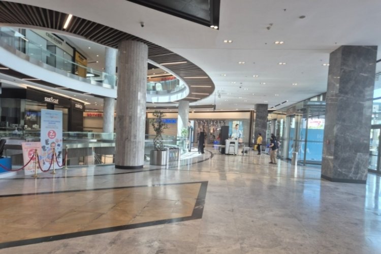 Bursa'da bayramın ilk g&uuml;n&uuml; AVM'ler ge&ccedil; a&ccedil;ıldı!