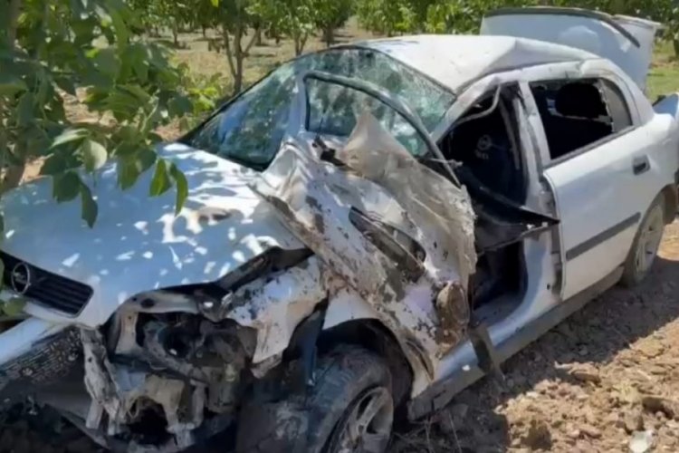 Bursa'da savrulan otomobil sulama kanalına &ccedil;arpıp tarlaya u&ccedil;tu!